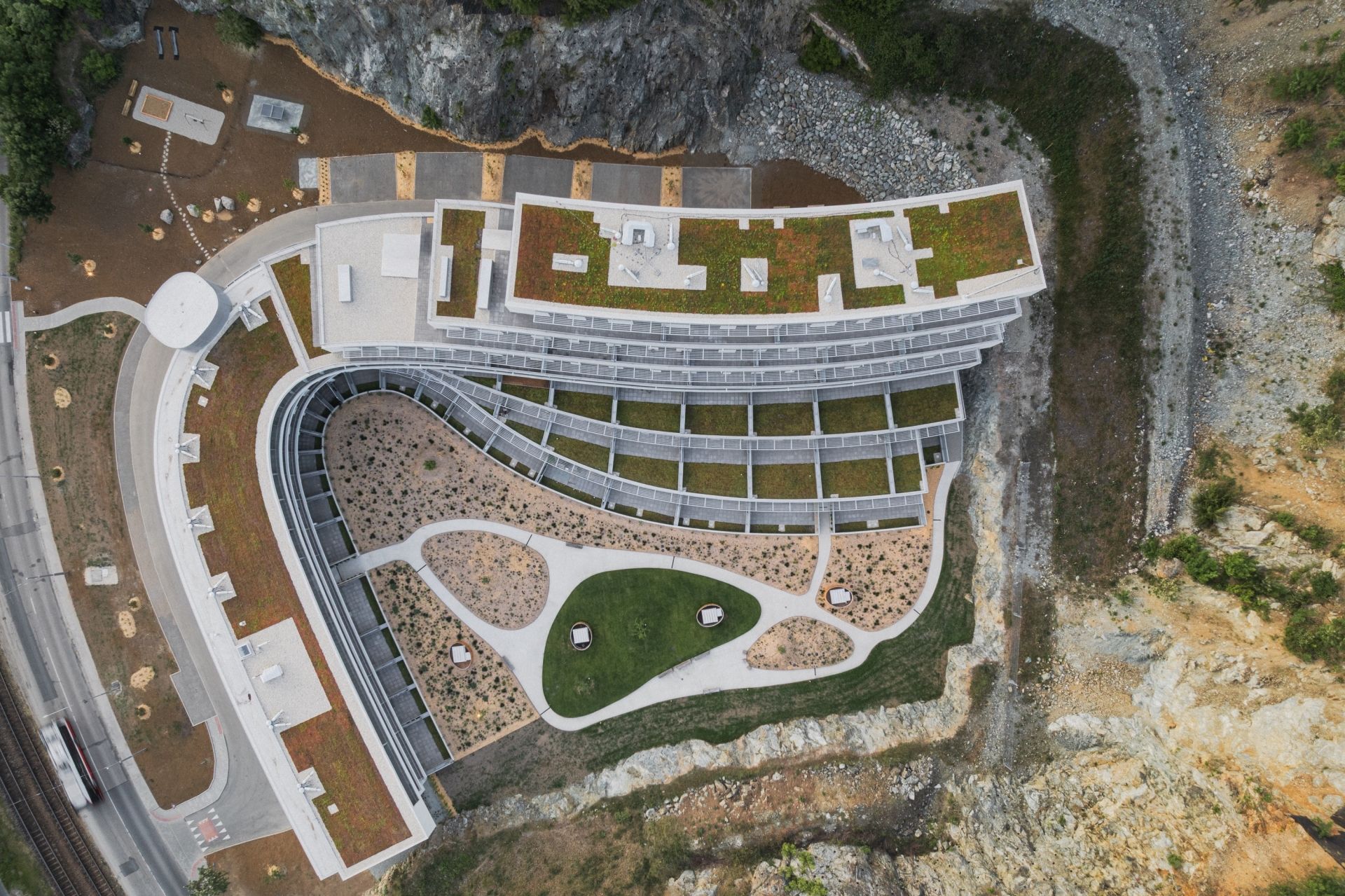 Diorit - terasovaný rezidenční komplex nad bývalým lomem, Brno